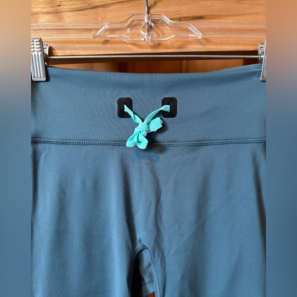 NWT Fabletics high waisted leggings teal storm slate ocean eyes size M Stride 9” - Picture 8 of 13